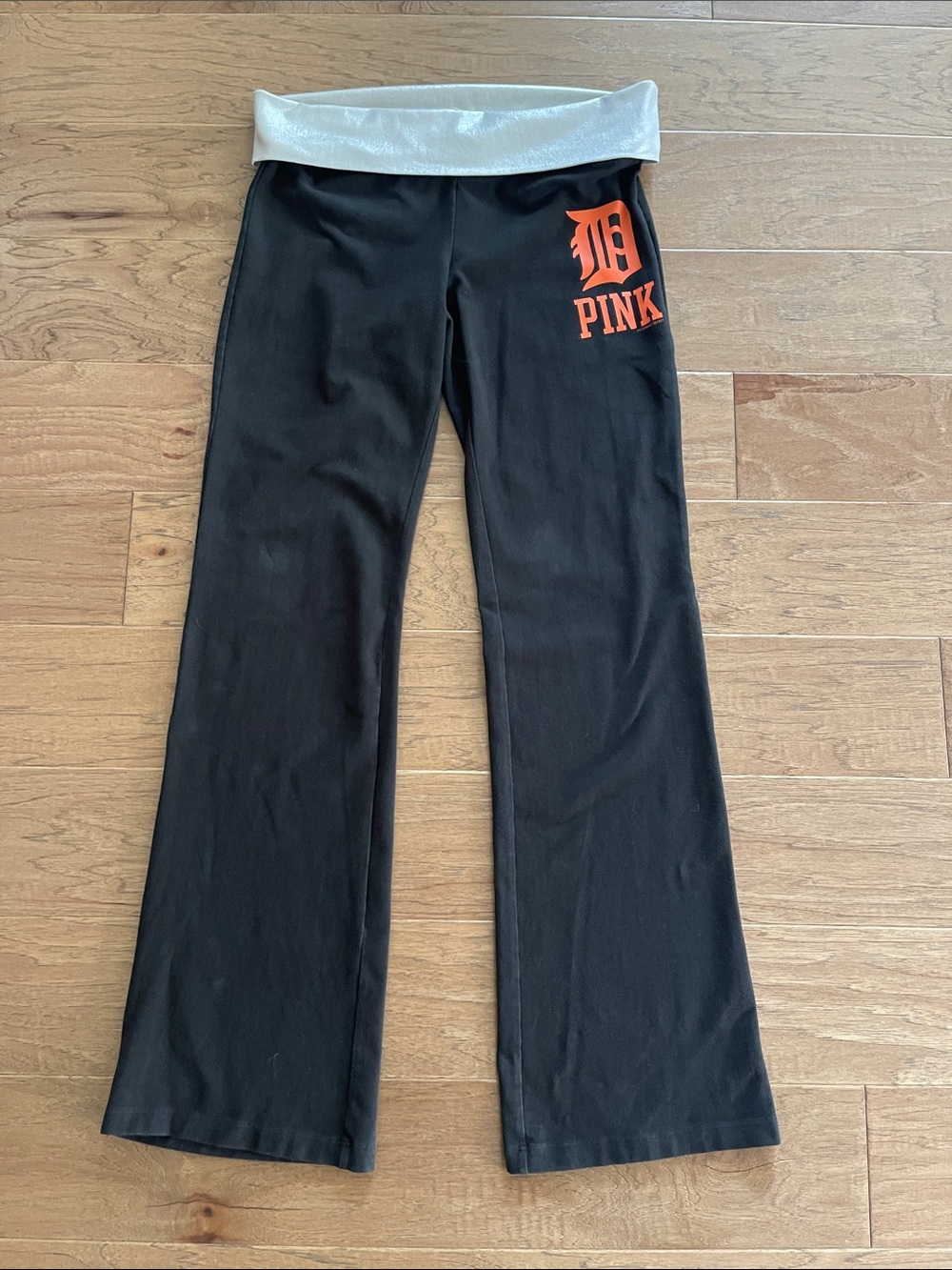 PINK Victoria’s Secret Detroit Tigers Foldover Flare Leggings M